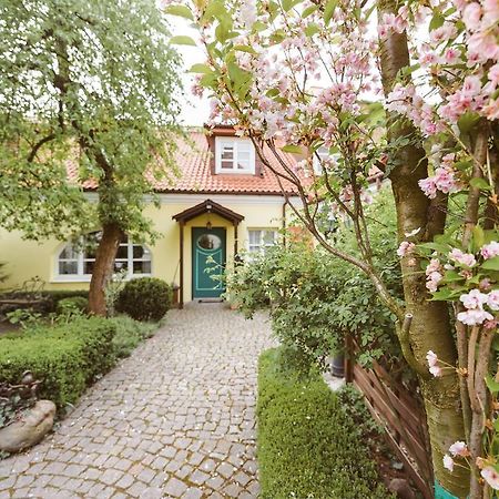 ヴィリニュス ザ シークレット ガーデン ブティック B＆B Bed & Breakfast エクステリア 写真